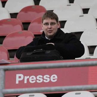 Auf der vollbesetzten Pressetibühne in Worms; Foto: Eick Rösch